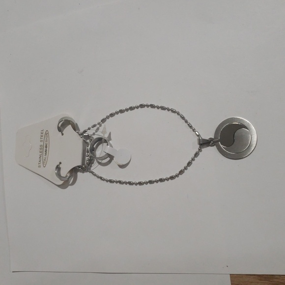 Unisex Stainless Steel Yin-Yang Pendant Necklace, Earrings & Size 7 Ring Set - Picture 5 of 8